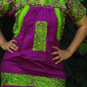 Vestido corto San Antonio violeta con bordado verde