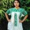 Blusa San Antonino estampada con bordado verde
