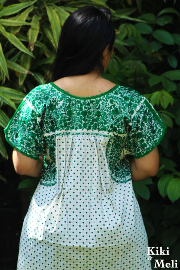 Blusa San Antonino estampada con bordado verde