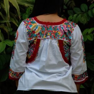 Blusa San Antonino blanca manga 3/4 con bordado multicolor