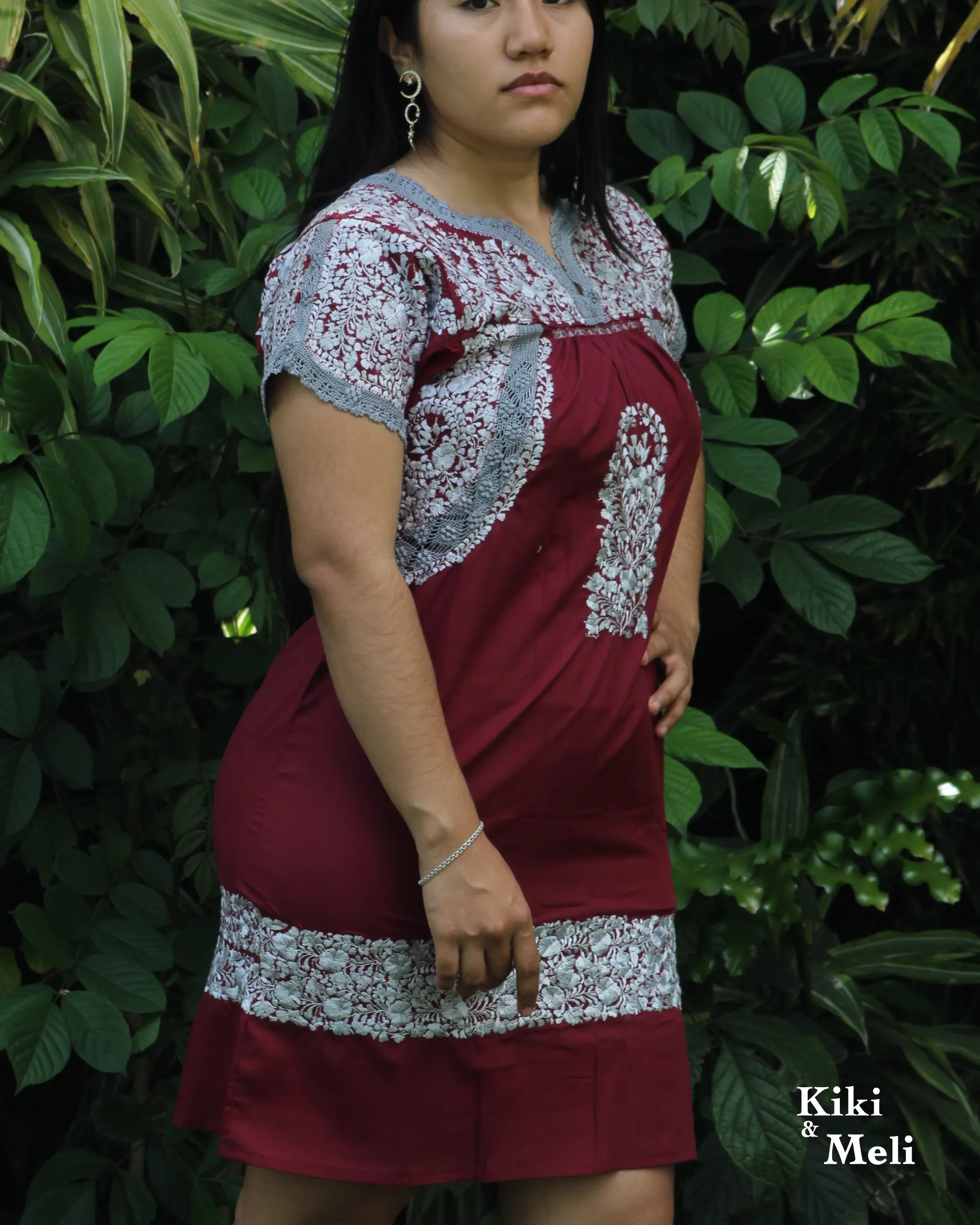 CC001-VESTIDO200-BORDADO-SANANTONINO (5) Vestido corto San Antonio vino con bordado plateado