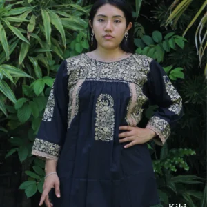 Blusa San Antonino negra manga larga con bordado dorado
