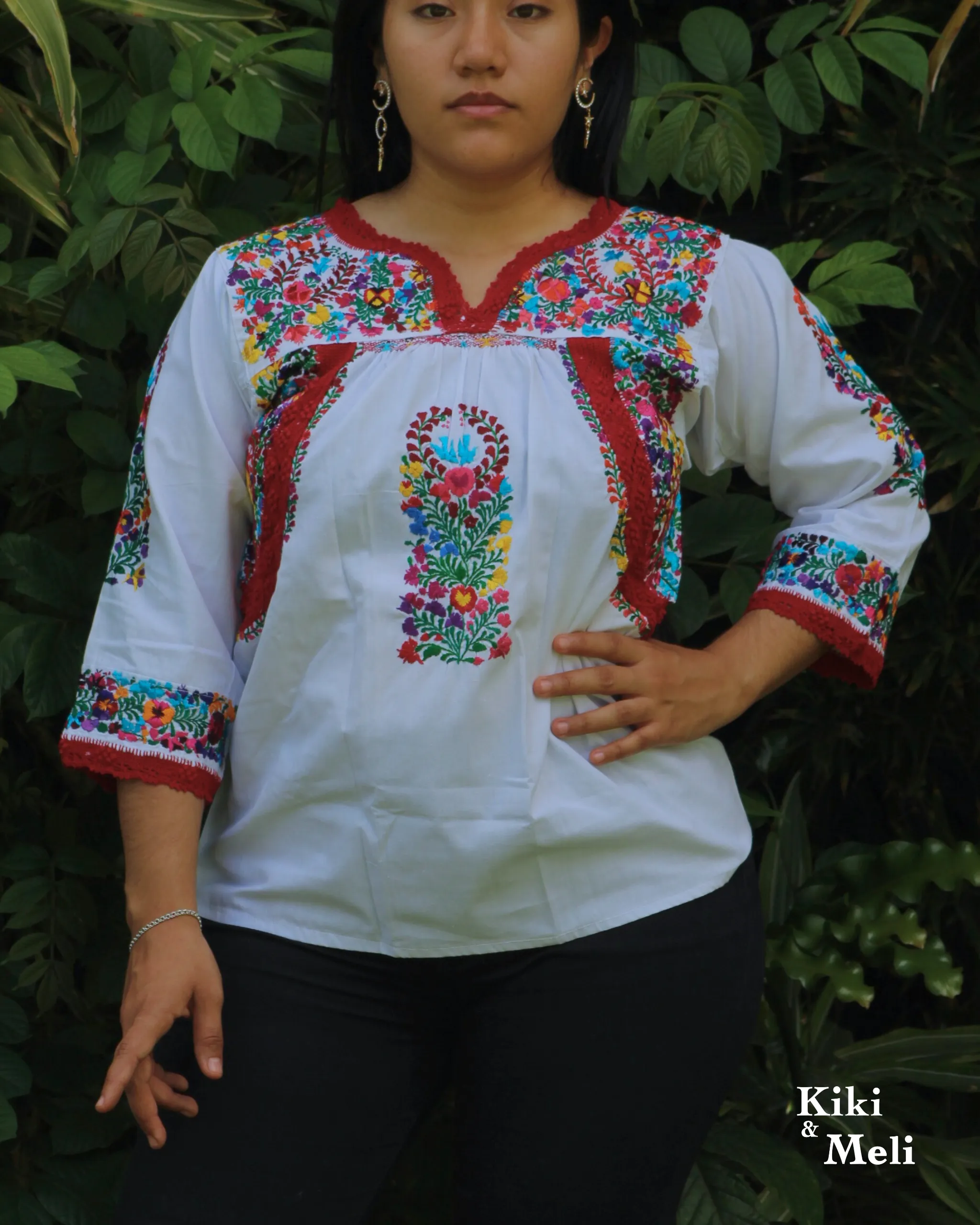 CC005-BLUSA-BORDADA-SANANTONINO (1) Blusa San Antonino blanca manga 3/4 con bordado multicolor