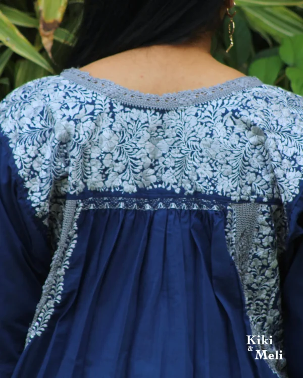 CC007-VESTIDO-BORDADO-SANANTONINO (4) Vestido largo San Antonino azul manga larga con bordado plateado