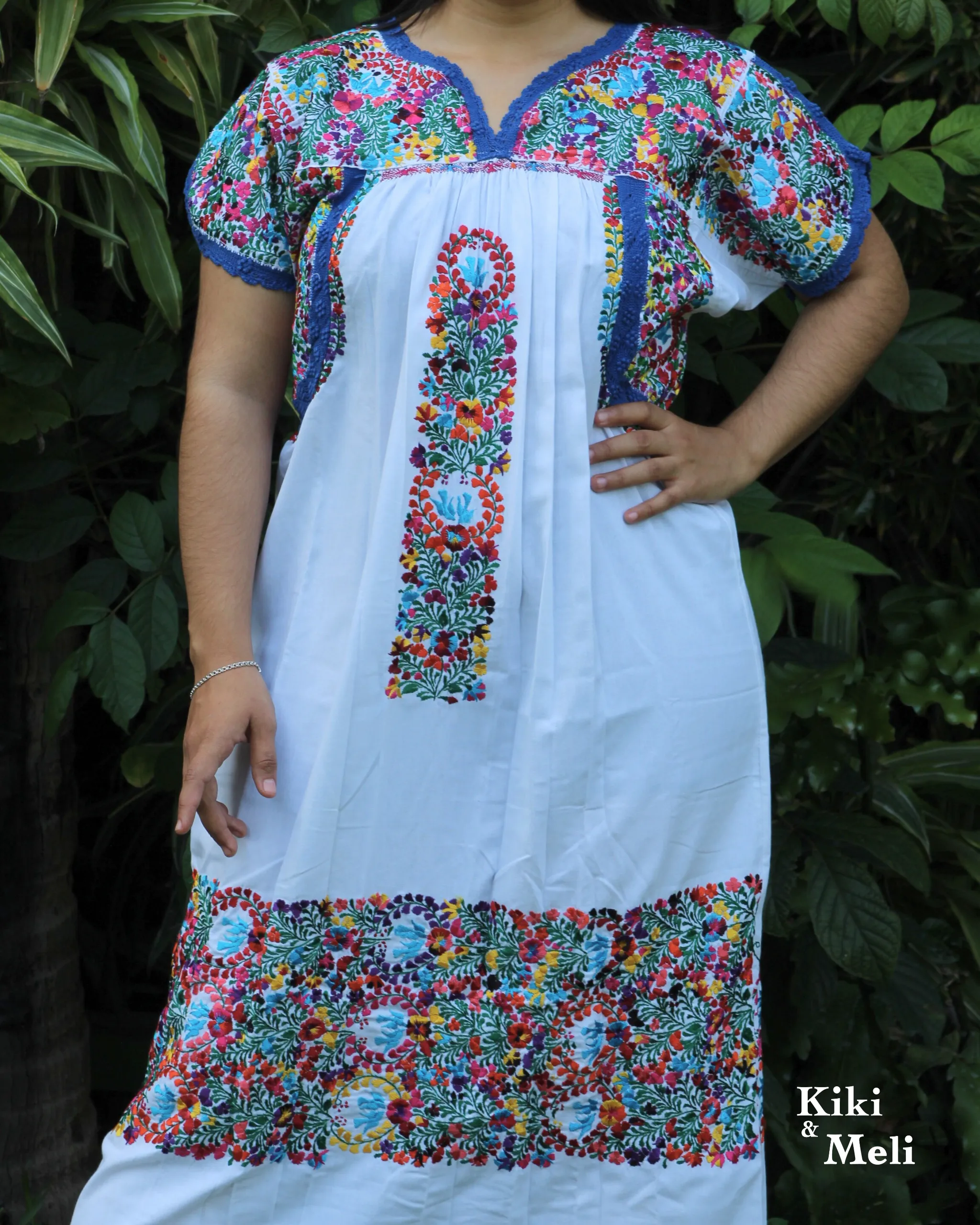 Vestido largo San Antonino blanco con bordado multicolor