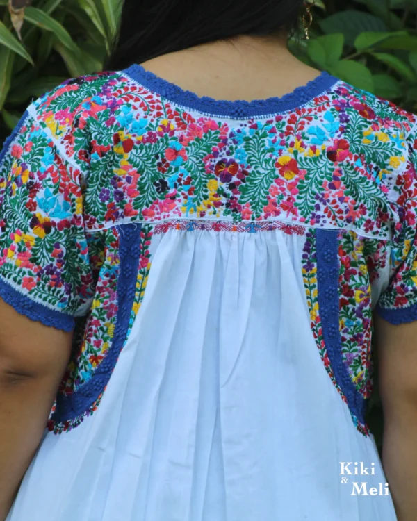 CC008-VESTIDO-BORDADO-SANANTONINO (5) Vestido largo San Antonino blanco con bordado multicolor