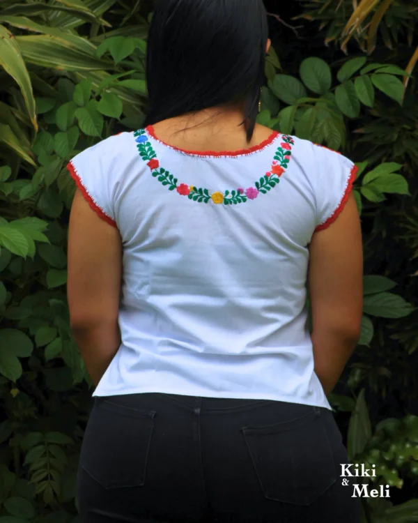 CC009-BLUSA-BORDADA-SANANTONINO (2) Blusa San Antonino blanca sin manga con bordado multicolor