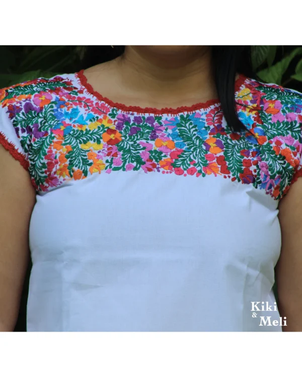 CC009-BLUSA-BORDADA-SANANTONINO (3) Blusa San Antonino blanca sin manga con bordado multicolor