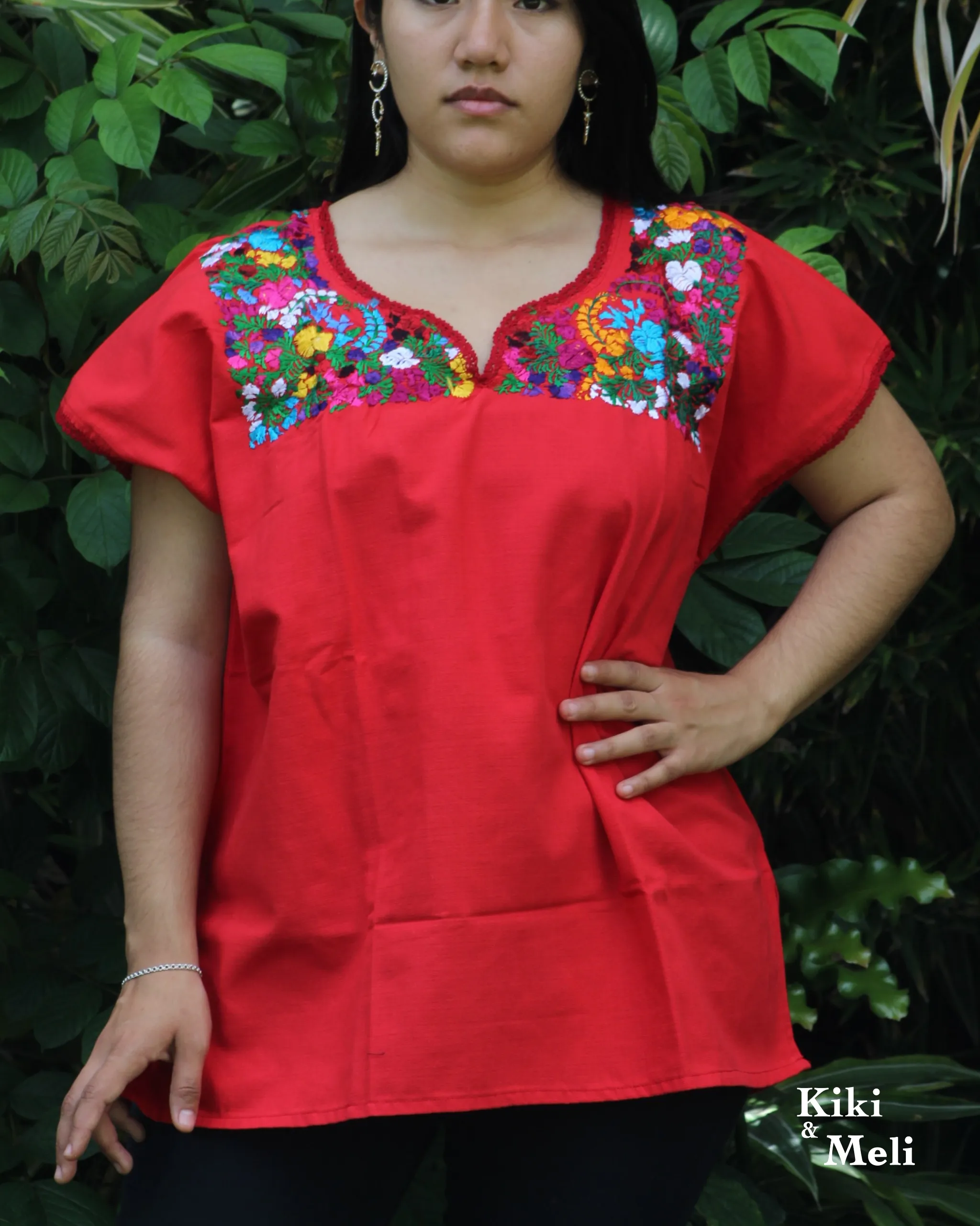 CC010-BLUSA-BORDADA-SANANTONINO (1) Blusa San Antonino roja con bordado multicolor