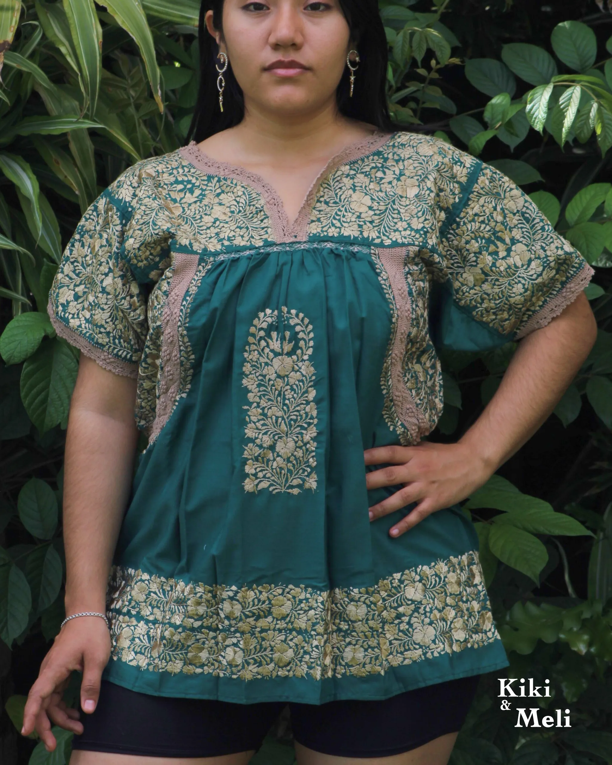 CC012-BLUSA-BORDADA-SANANTONINO (1) Blusa bordada San Antonino verde con bordado dorado