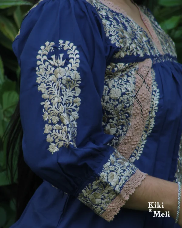 CC013-VESTIDO-BORDADO-SANANTONINO (3) Vestido San Antonino azul con bordado dorado