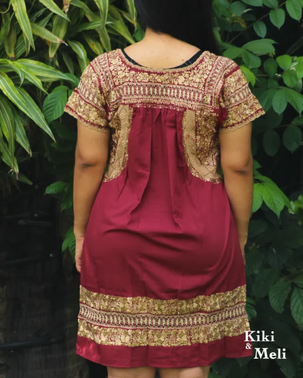 Vestido San Antonino vino con bordado doradodeshilado