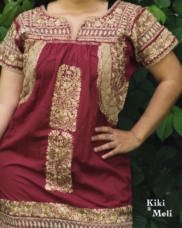 Vestido San Antonino vino con bordado doradodeshilado