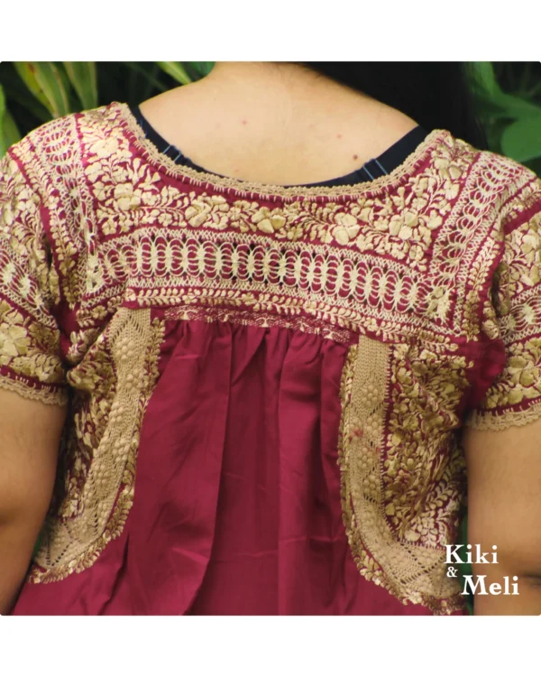 Vestido San Antonino vino con bordado doradodeshilado