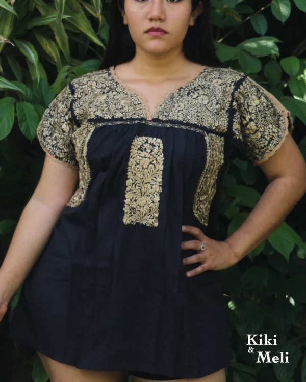 Blusa bordada San Antonino negra con dorado