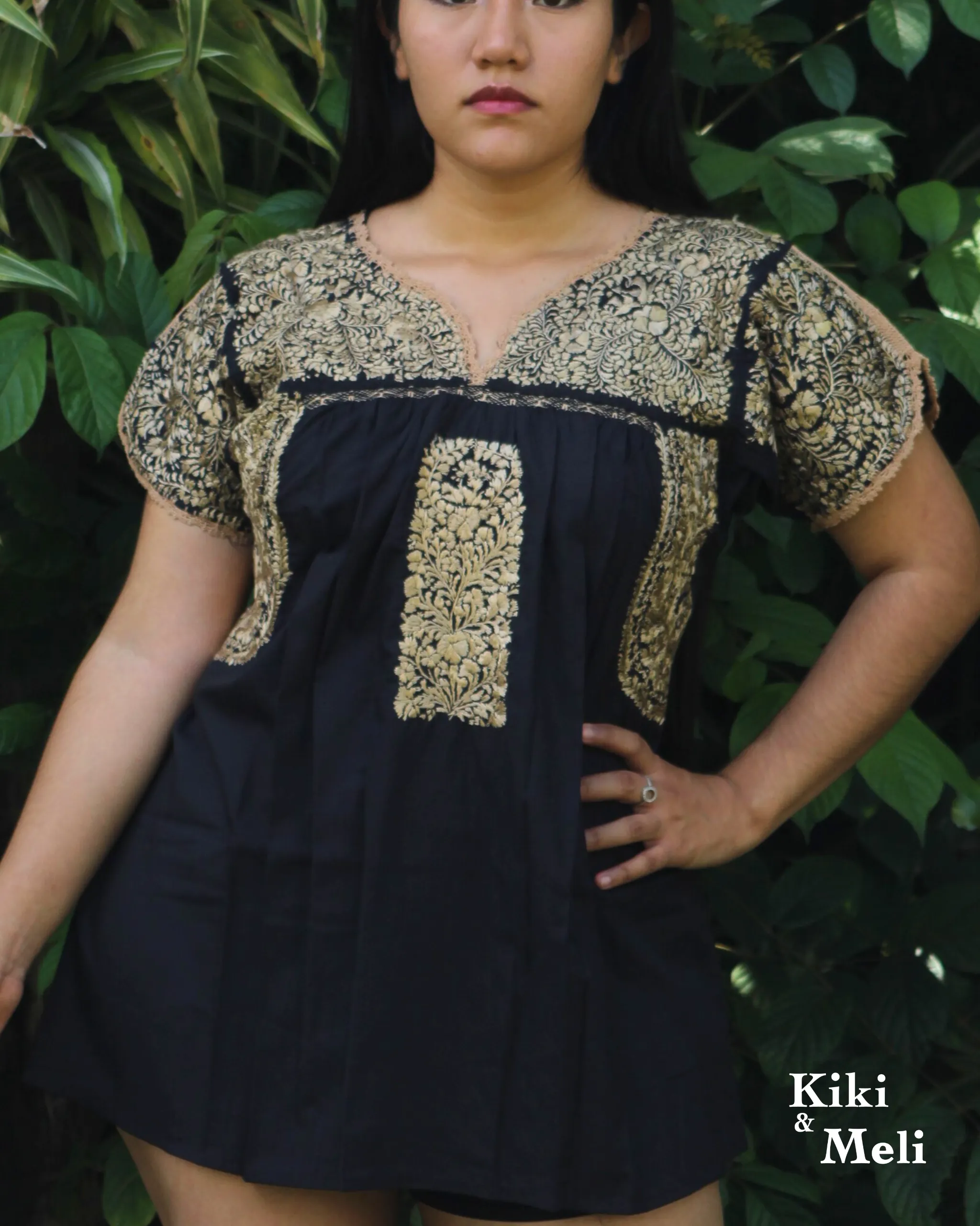 LS002-BLUSA-BORDADA-SANANTONINO (1) Blusa bordada San Antonino negra con dorado