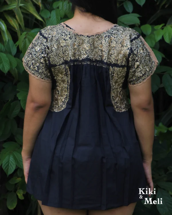 Blusa bordada San Antonino negra con dorado