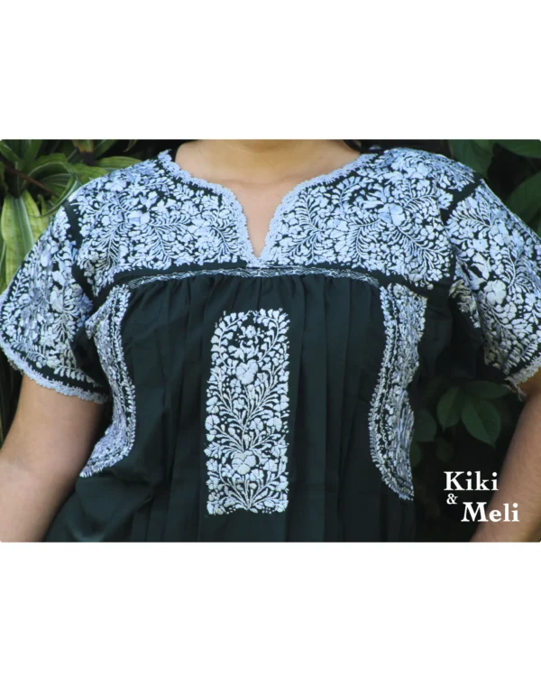 Blusa bordada San Antonino verde oscuro con bordado plateado