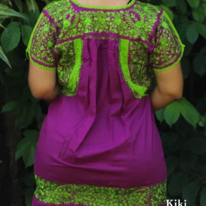 Vestido corto San Antonio violeta con bordado verde