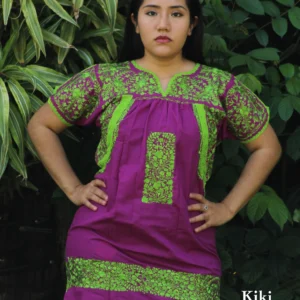 Vestido corto San Antonio violeta con bordado verde