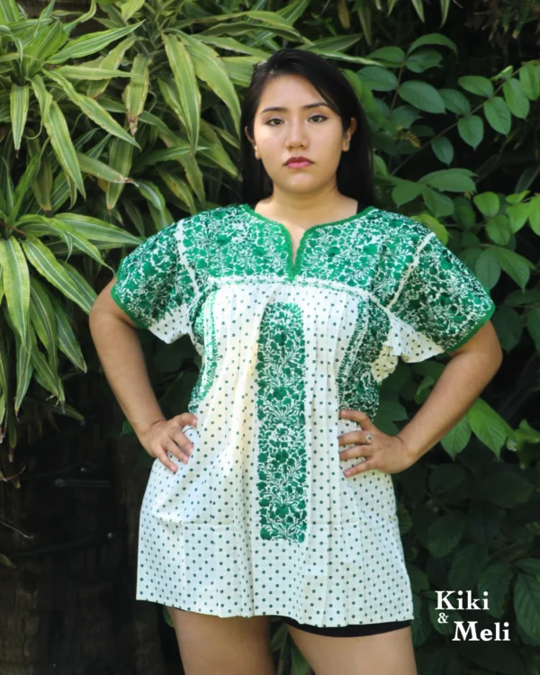 LS008.2-BLUSA-BORDADA-SANANTONINO (1) Blusa San Antonino estampada con bordado verde