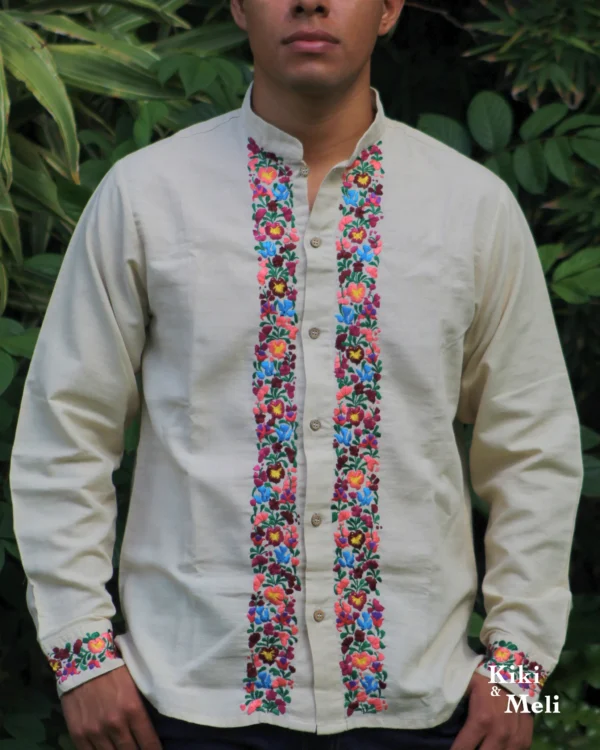 LS011-GUAYABERA-BORDADA-SANANTONINO (1) Guayabera de lino San Antonino beige con bordado multicolor