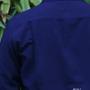 Guayabera de lino San Antonino, tela azul marino con bordado dorado