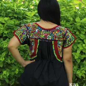 Blusa bordada San Antonino negra con bordado multicolor