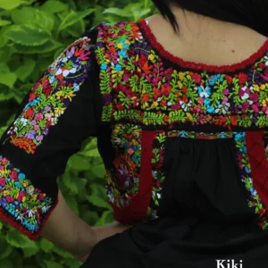 Blusa bordada San Antonino negra con bordado multicolor