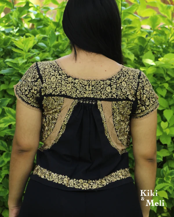 Blusa bordada San Antonino negra con bordado dorado