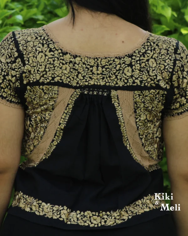 Blusa bordada San Antonino negra con bordado dorado