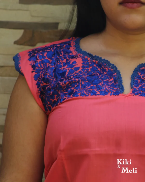 Blusa San Antonino Salmón con bordado azul