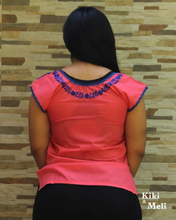 Blusa San Antonino Salmón con bordado azul