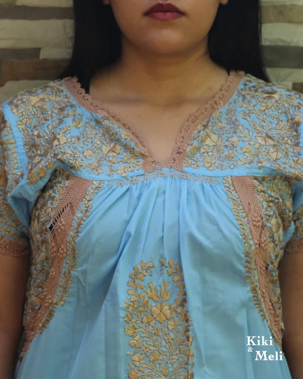 SC003-VESTIDO-BORDADO-SANANTONINO (3) Vestido San Antonino azul con bordado dorado