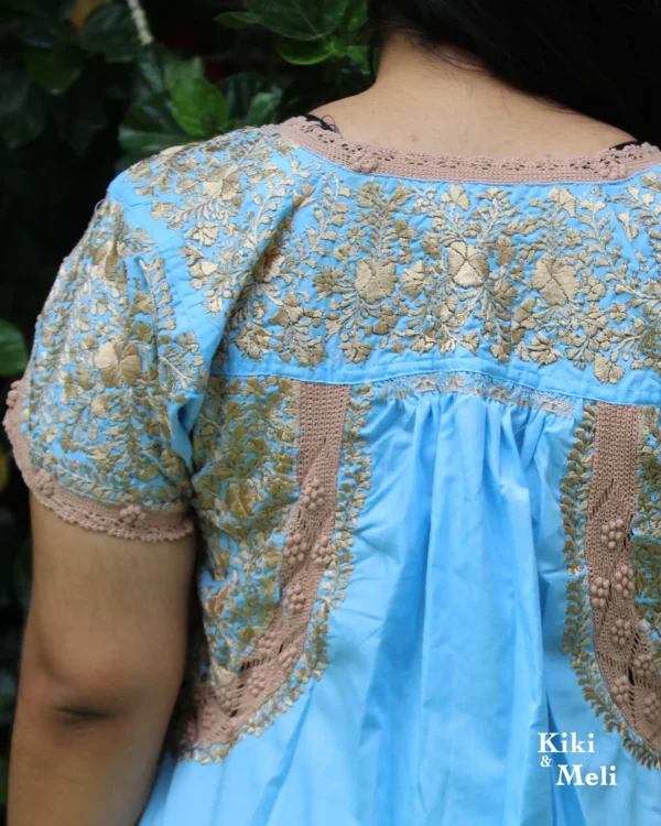 SC003-VESTIDO-BORDADO-SANANTONINO (4) Vestido San Antonino azul con bordado dorado