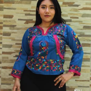 SC005-VESTIDO-BORDADO-SANANTONINO (1) Blusa San Antonino azul con bordado multicolor