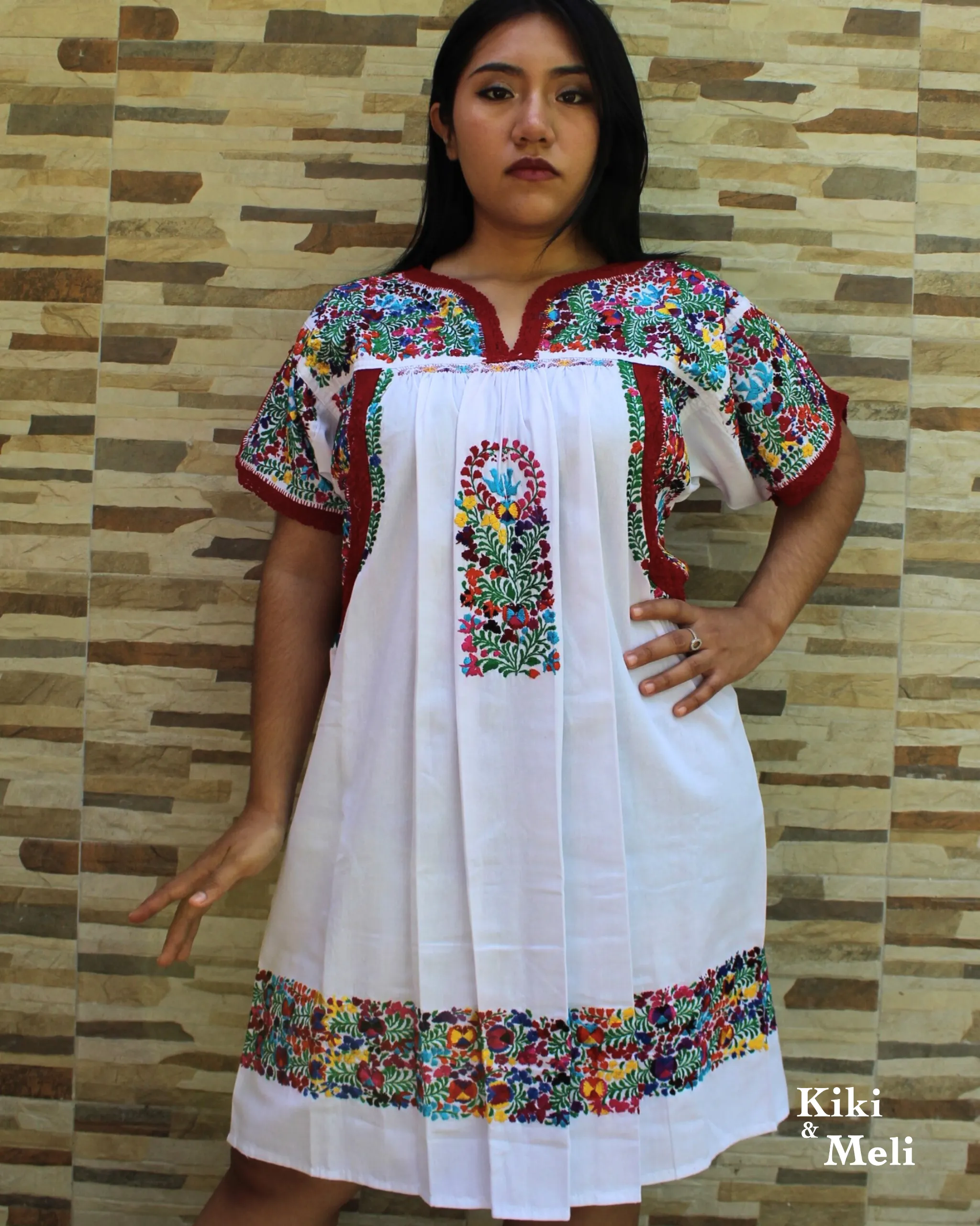Vestido bordado San Antonino blanco con bordado multicolor