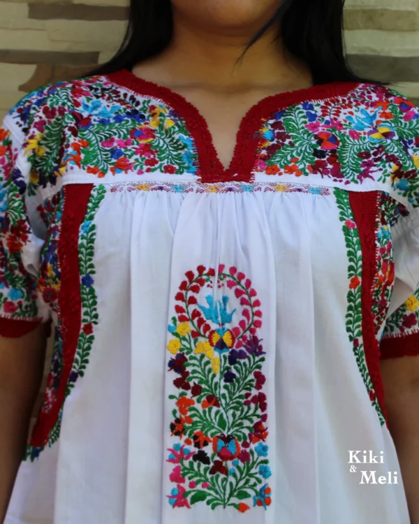 Vestido bordado San Antonino blanco con bordado multicolor